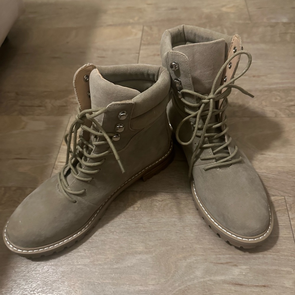 Lace up boots brand new 7.5